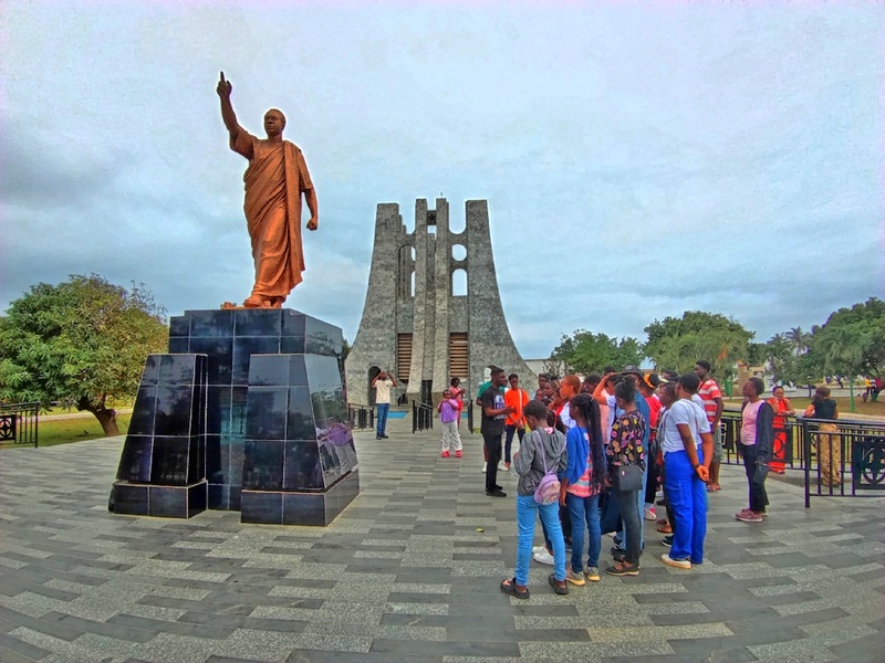 Statue of Kwame Nkrumah and mausoleum